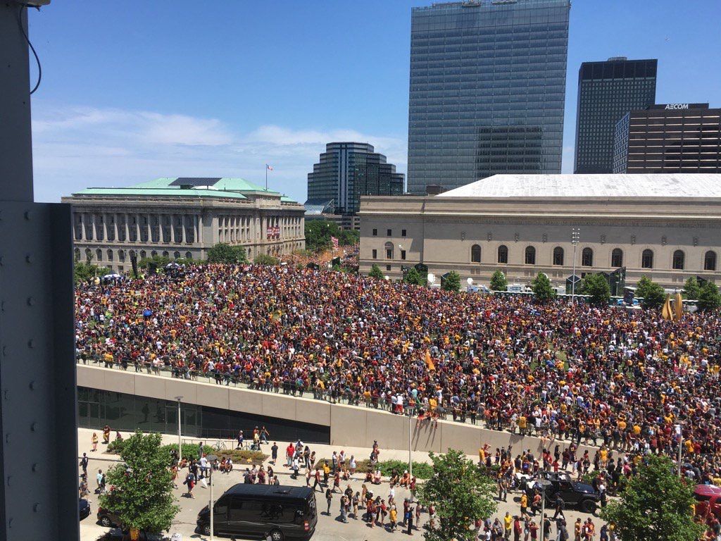 CavsParade3_zpsbwhncyhh.jpg
